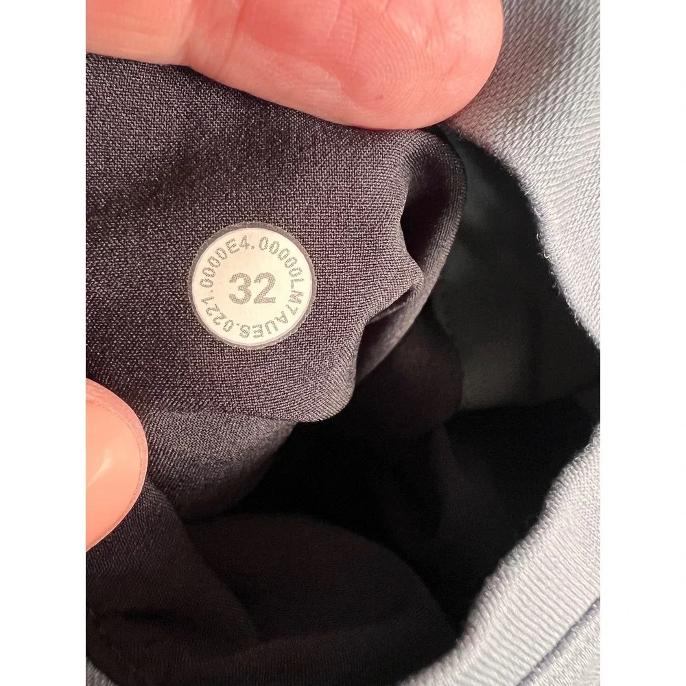 Lululemon Men's Commission Shorts Classic 9 inch inseam Size 32 Blue Athletic